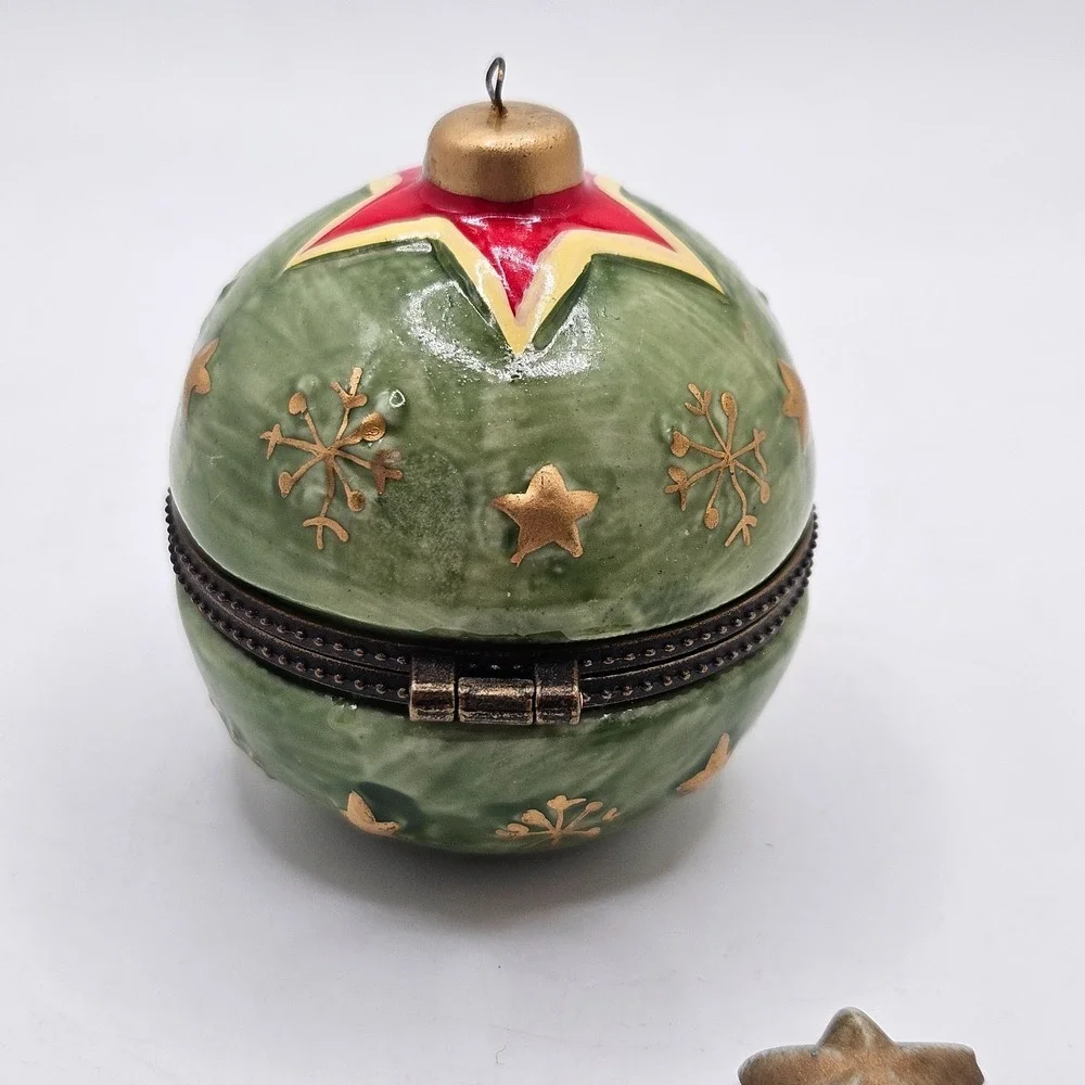 VTG Christmas Ornament Trinket Box Green Gold Stars Snowflakes Hinged Ceramic